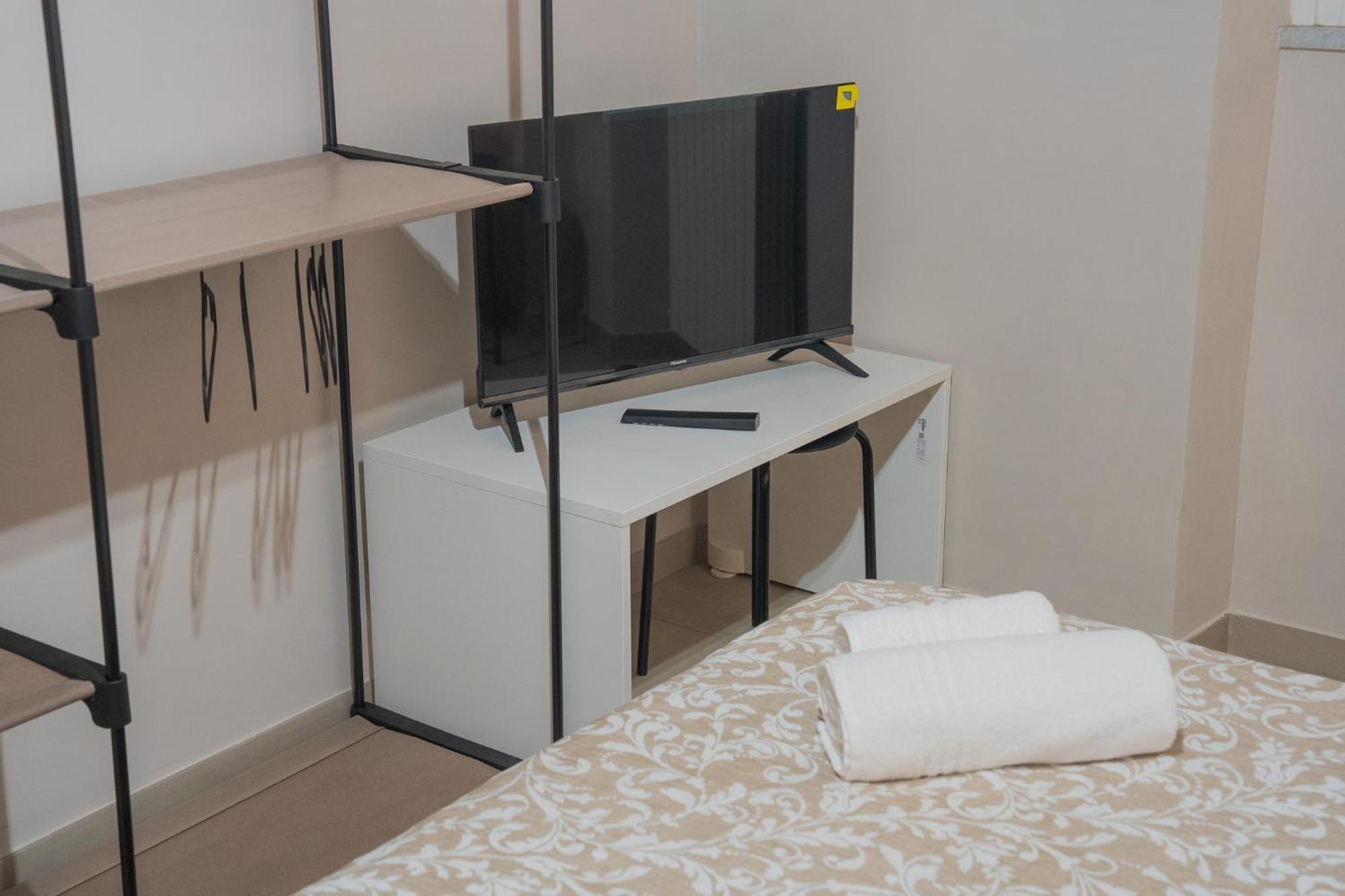 Sweet 3 Bedr - 3 Stops From Piramide Apartamento *