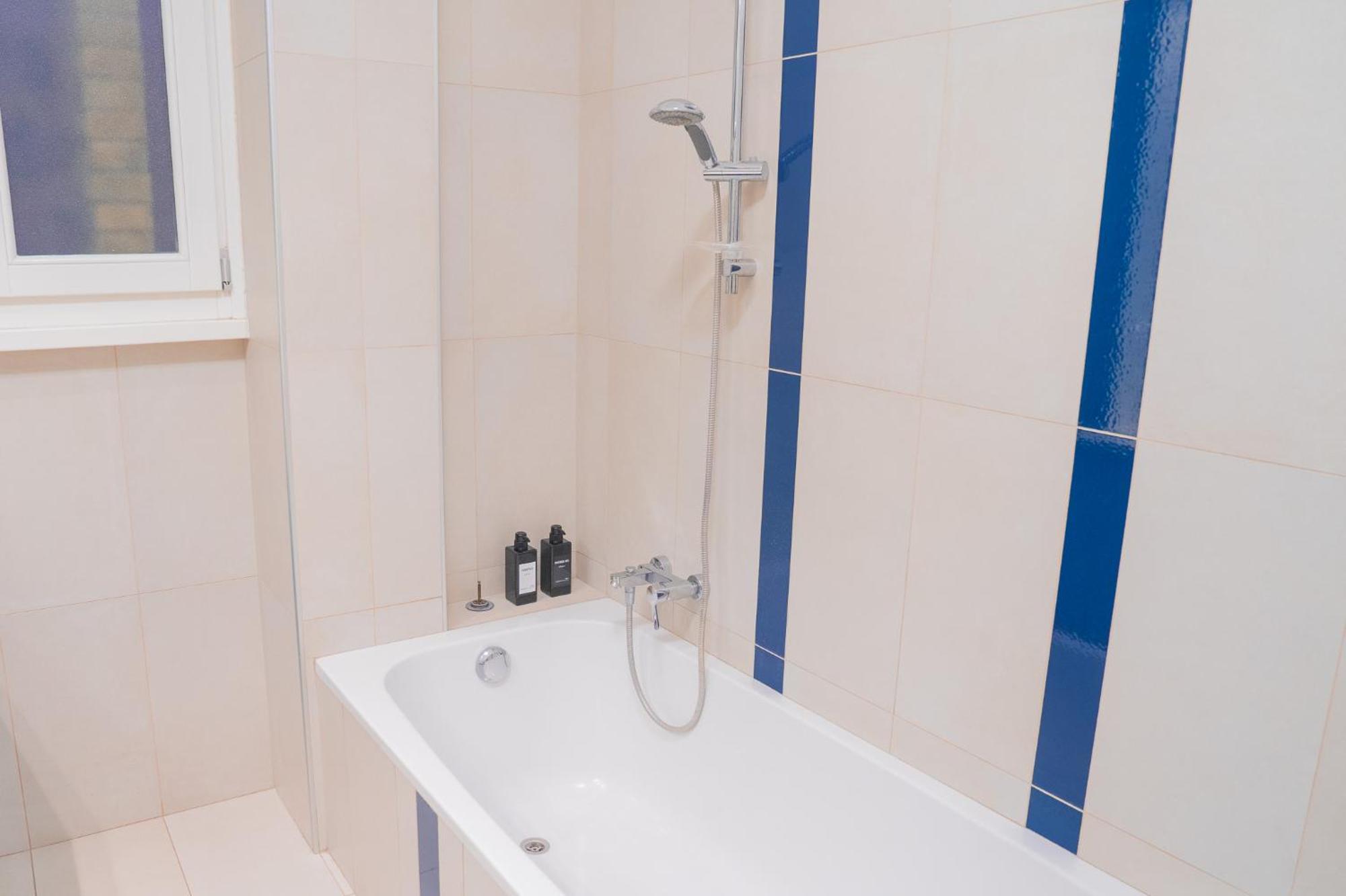 Sweet 3 Bedr - 3 Stops From Piramide Apartamento Roma